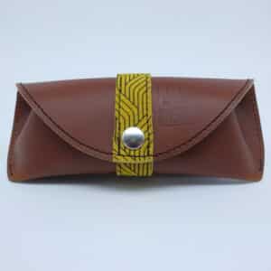 Boitier à lunettes marron et jaune